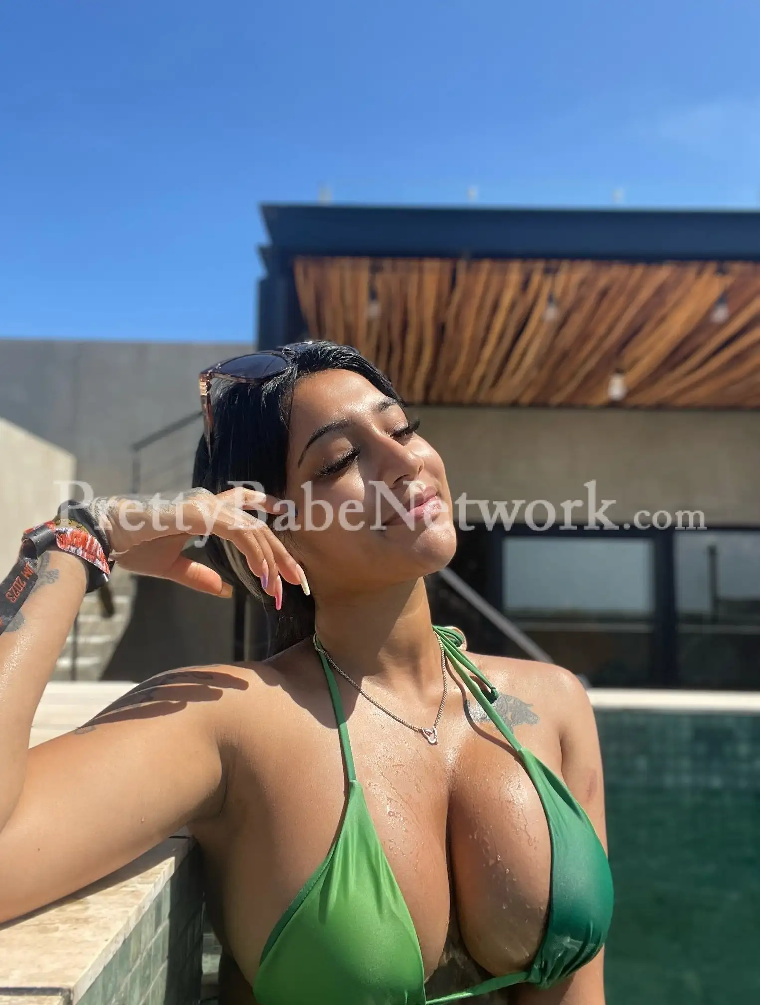 British Muslim Girl Nazia Khan—VIP Escort in Radisson Blu MBD Hotel, Noida